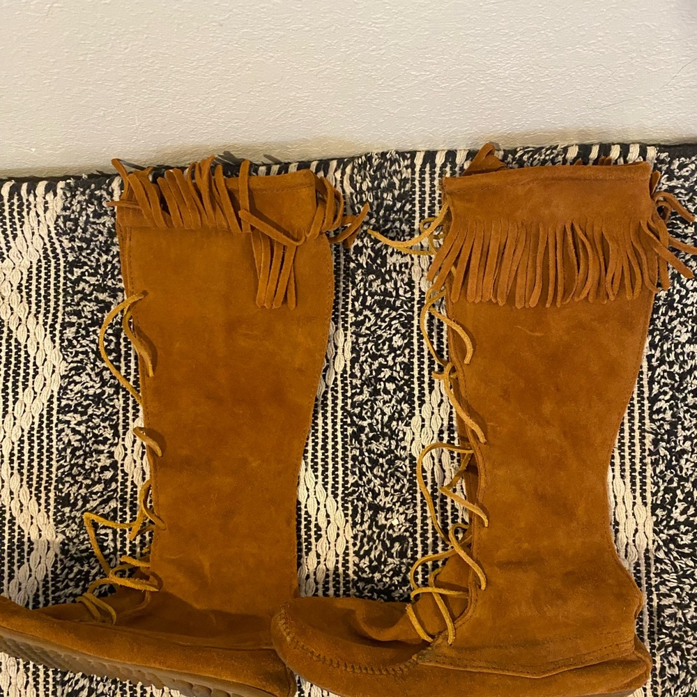 Minnetonka Tan Suede Fringe Boots